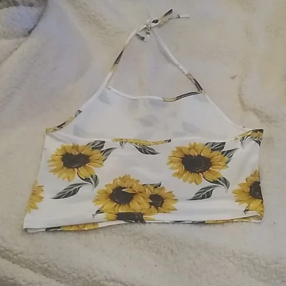 Crop top - Picture 2 of 3